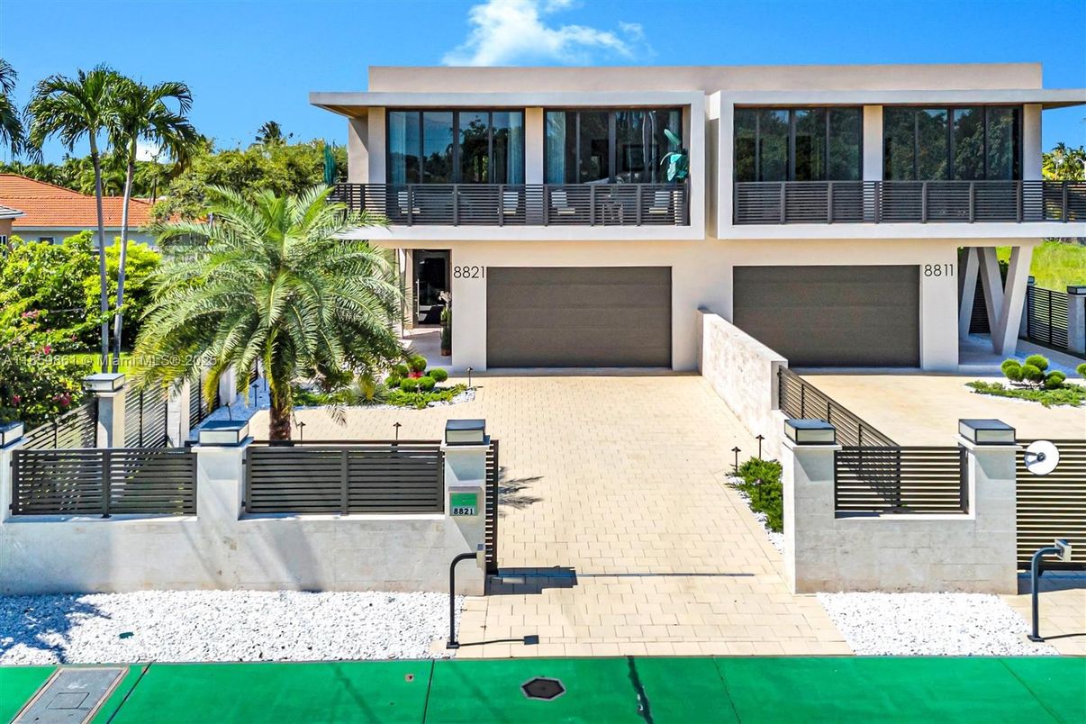 Attached, Exterior, Facade, Modern