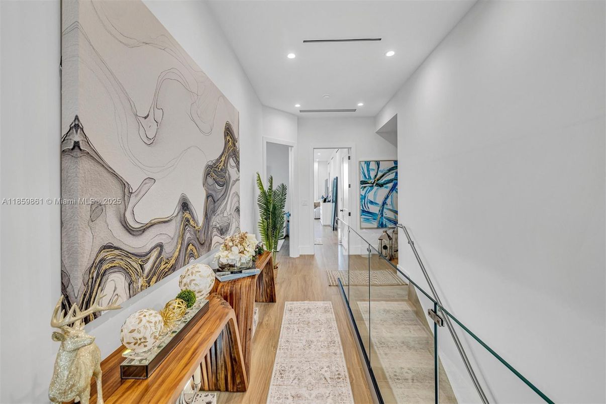 Interior, Recessed Lighting, Wood Texture Flooring