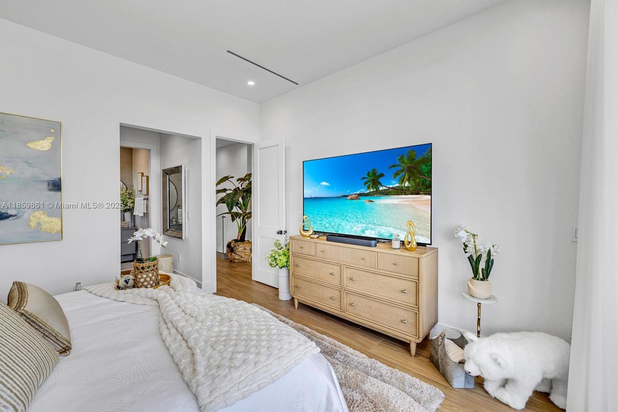 Bedroom, Interior, Recessed Lighting, Water, Wood Texture Flooring