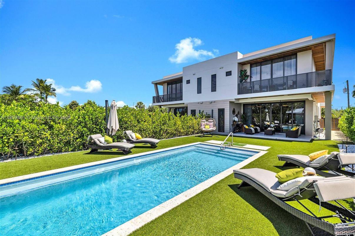 Backyard, Exterior, Pool