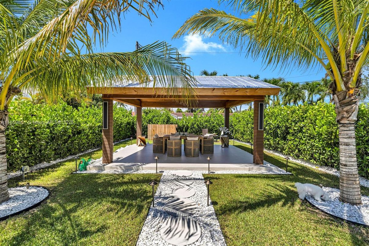 Backyard, Exterior
