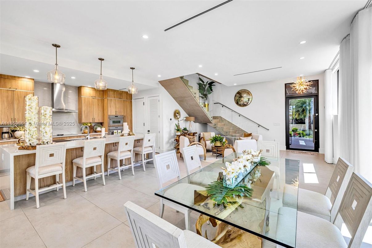 Dining room, Interior, Kitchen, Pendant Lights, Recessed Lighting, Stainless Steel Appliances
