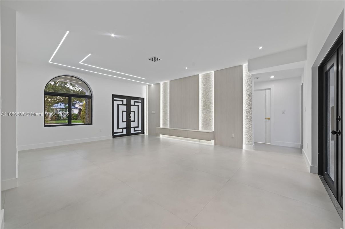 Empty room, Interior, Recessed Lighting