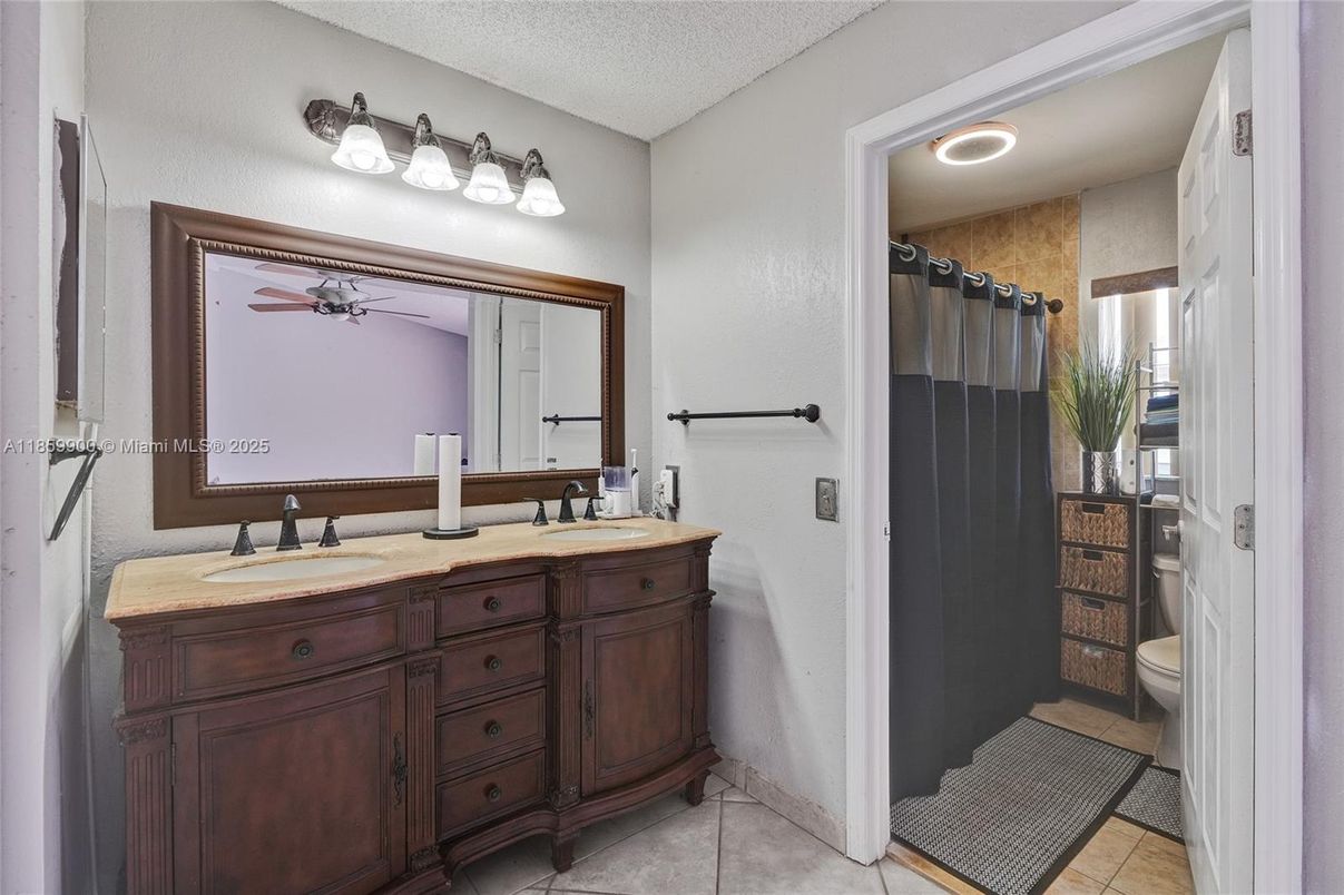 Bathroom, Dual Sink Vanities, Interior, Recessed Lighting