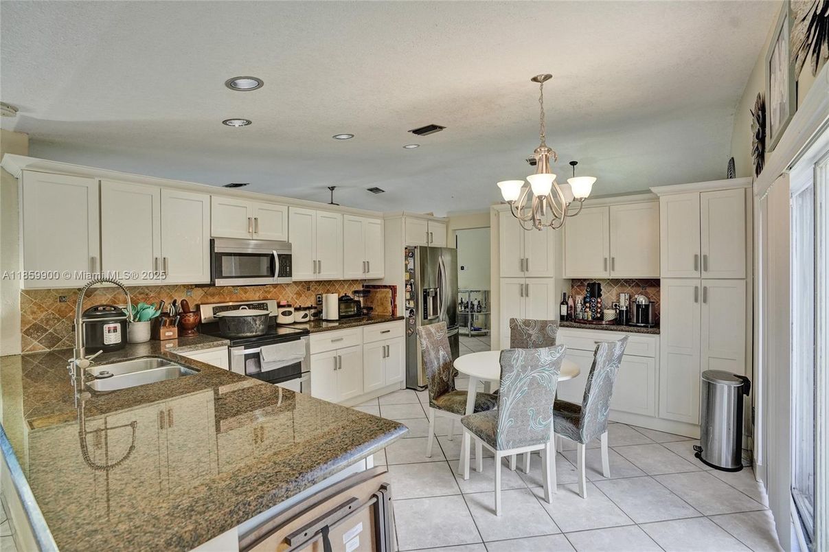 Chandelier, Dining room, Interior, Kitchen, Recessed Lighting, Stainless Steel Appliances