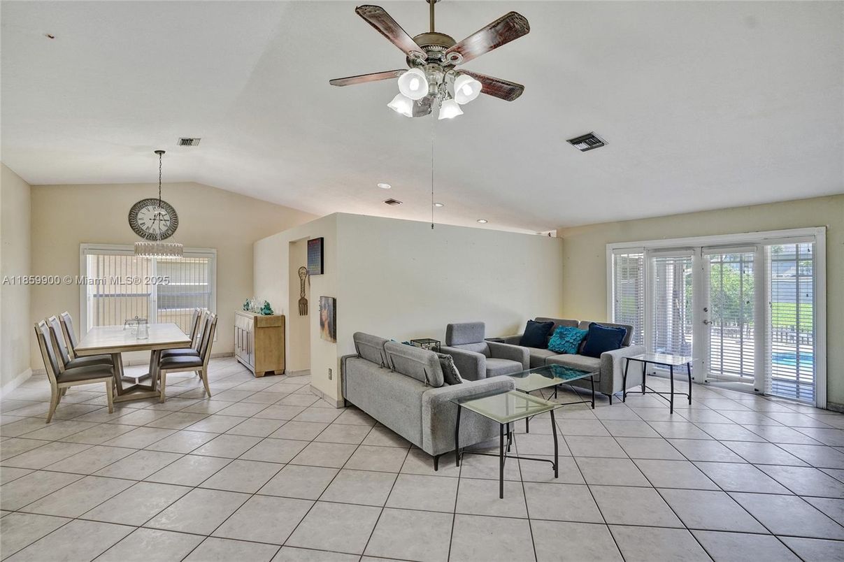 Dining room, Interior, Living room, Pendant Lights, Recessed Lighting