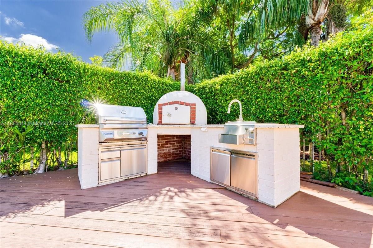 Exterior, Outdoor Kitchen