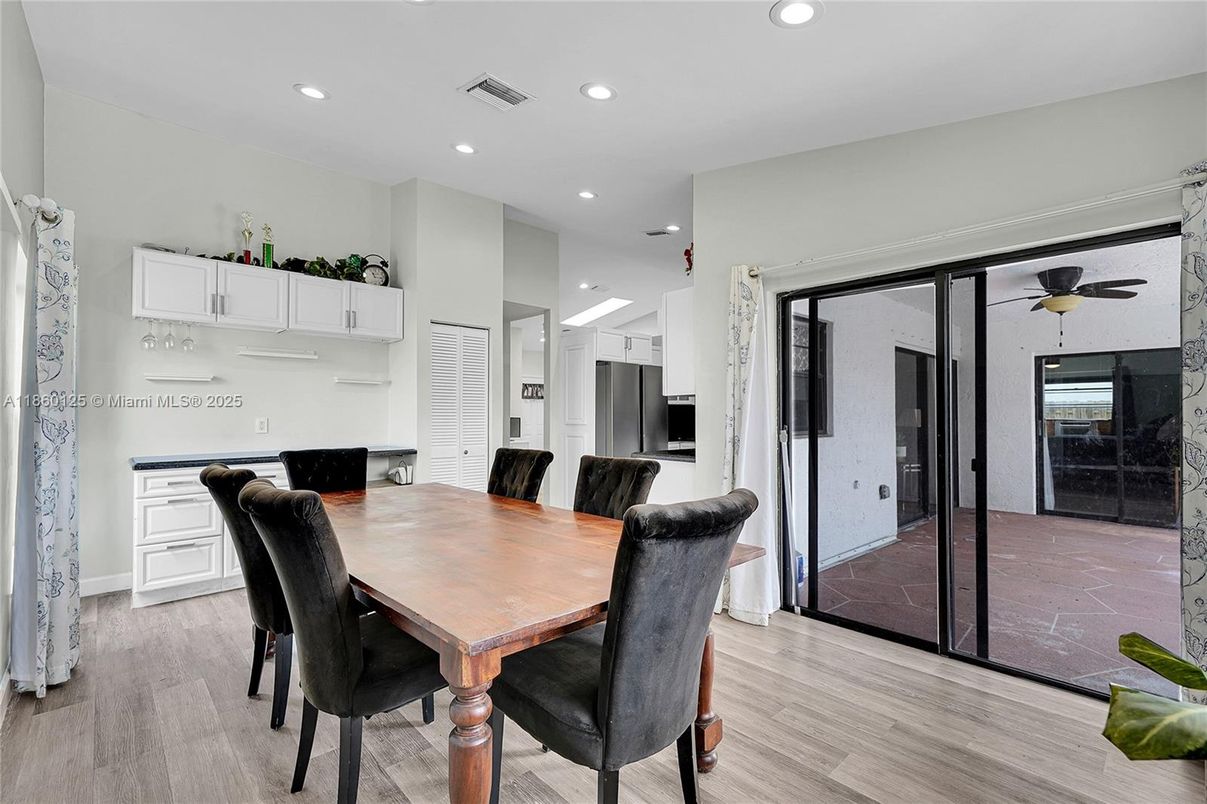 Dining room, Interior, Kitchen, Recessed Lighting, Wood Texture Flooring