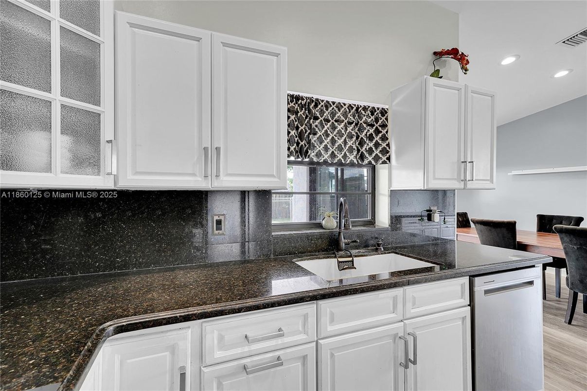 Dining room, Interior, Kitchen, Recessed Lighting