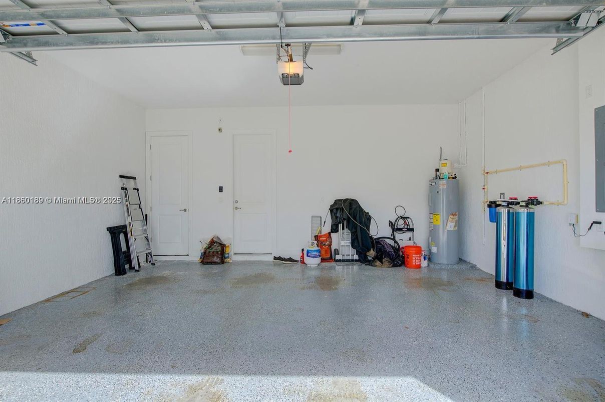 Garage, Interior
