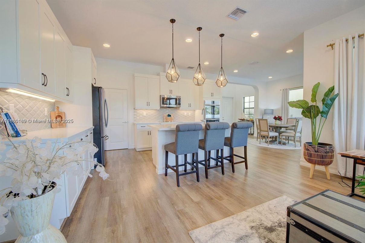 Dining room, Interior, Kitchen, Pendant Lights, Recessed Lighting, Wood Texture Flooring
