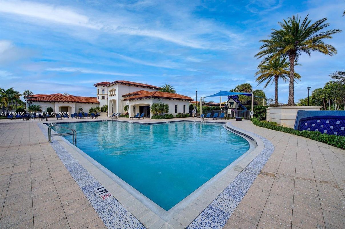 Exterior, Playground, Pool