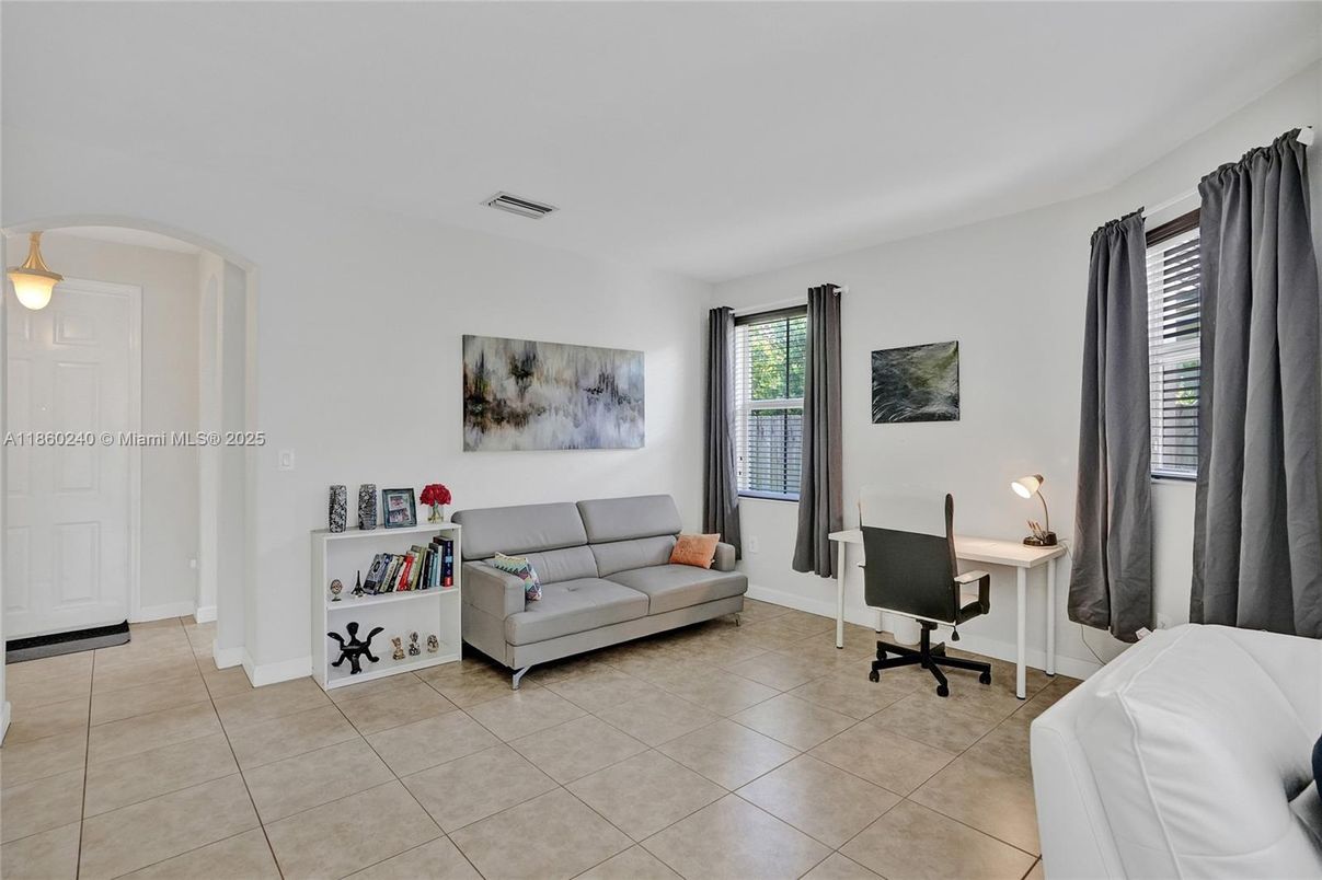 Home Office, Interior