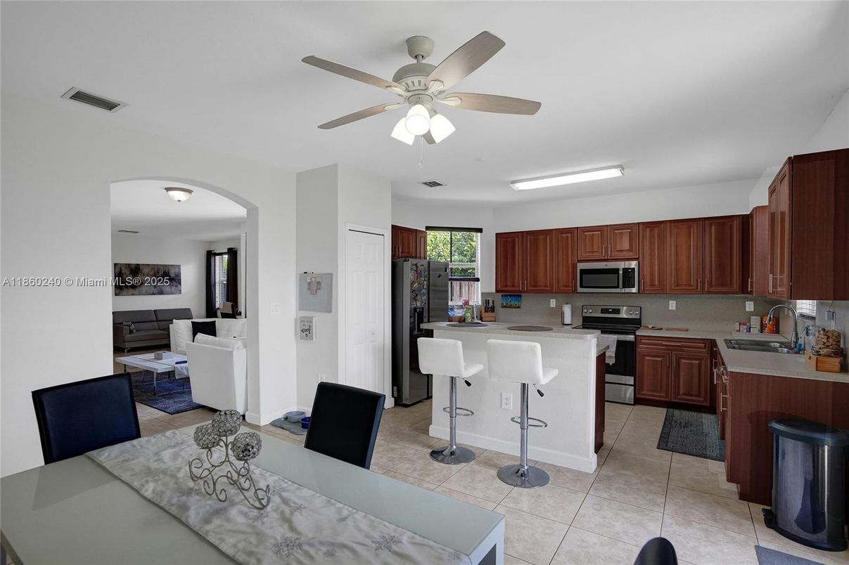 Dining room, Interior, Kitchen, Living room, Stainless Steel Appliances