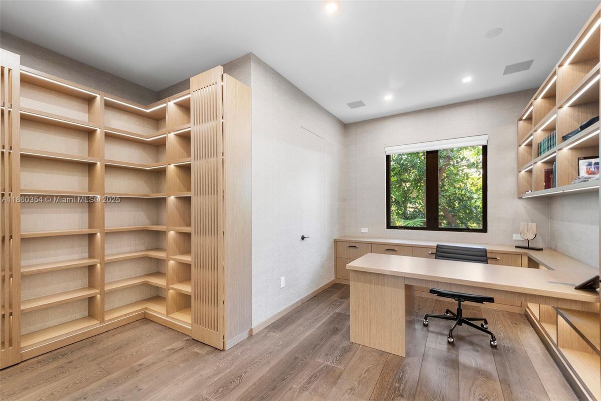 Home Office, Interior, Recessed Lighting, Wood Texture Flooring
