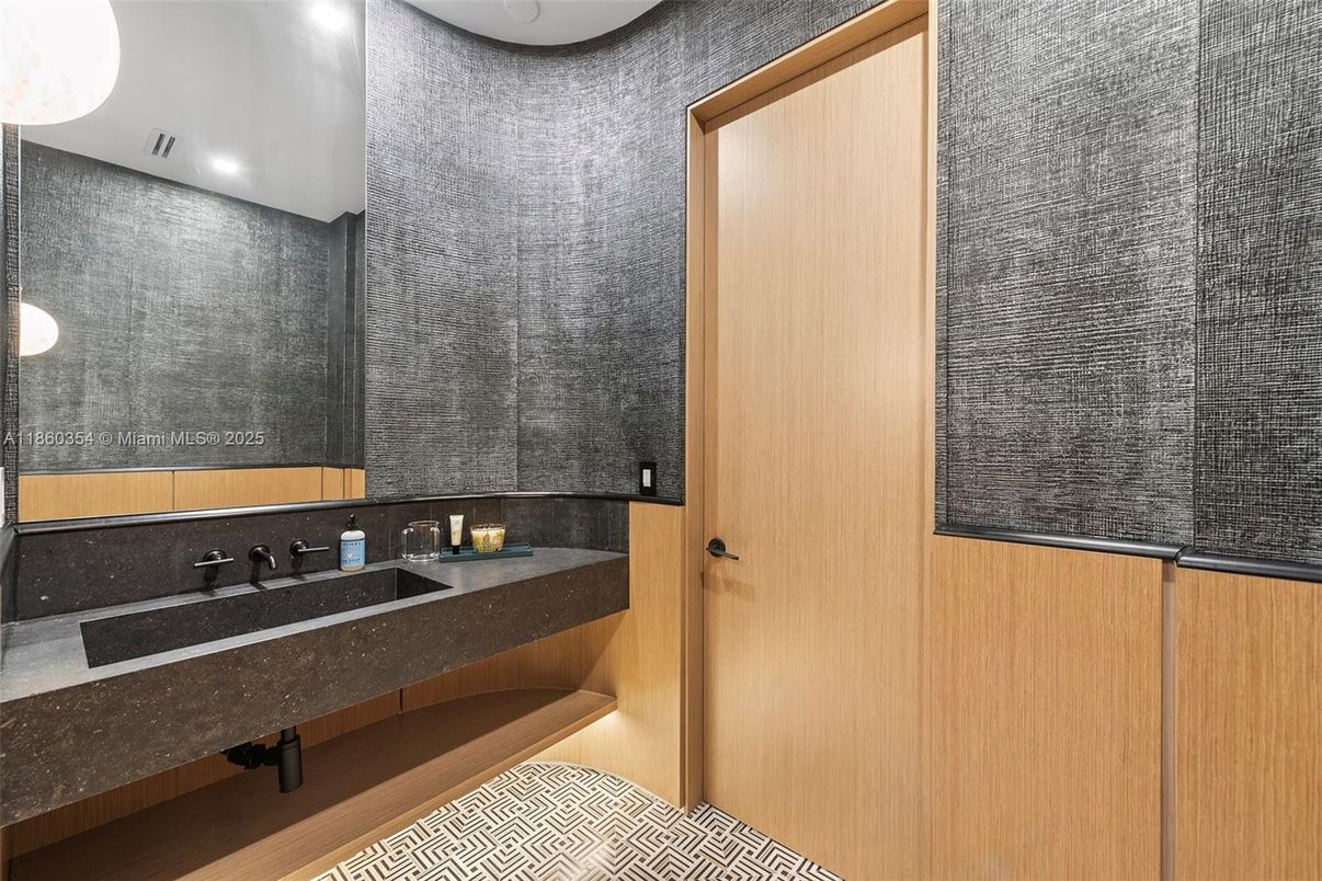 Bathroom, Interior, Recessed Lighting