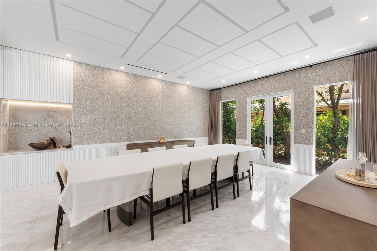 Dining room, Interior, Recessed Lighting