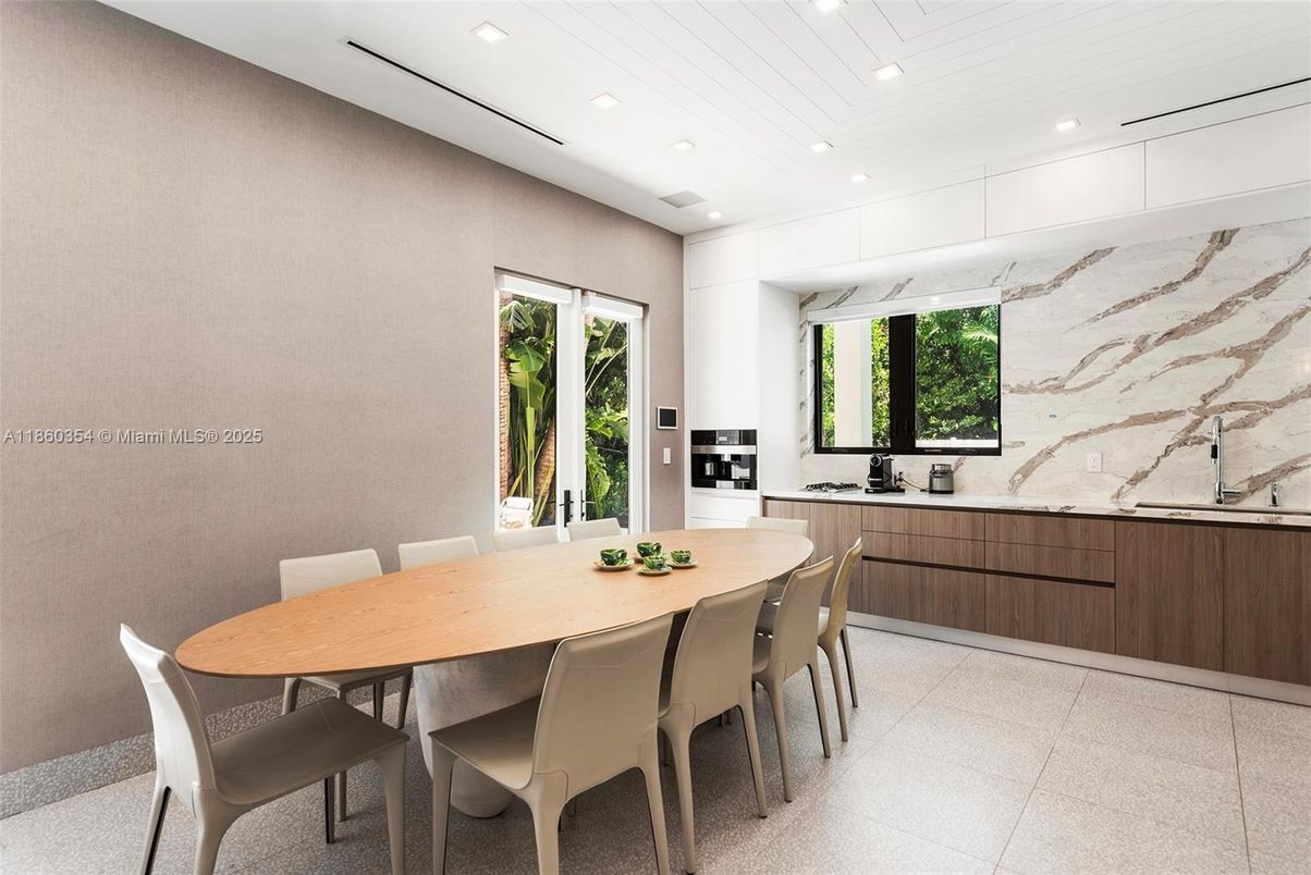 Dining room, Interior, Kitchen, Recessed Lighting