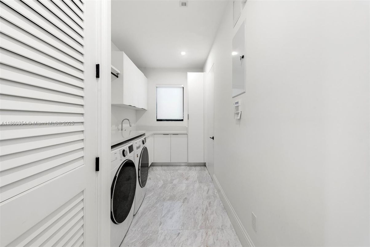 Interior, Recessed Lighting, Utility Closets, Washer