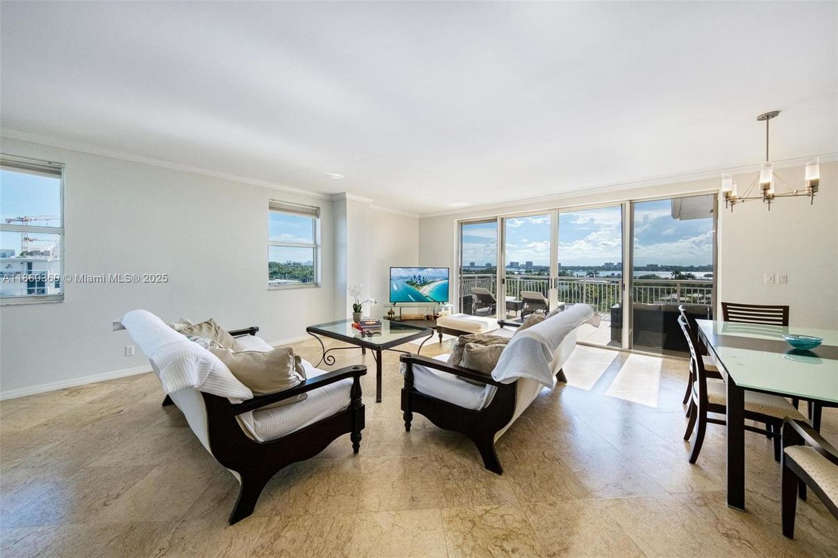 Dining room, Interior, Living room, Pendant Lights