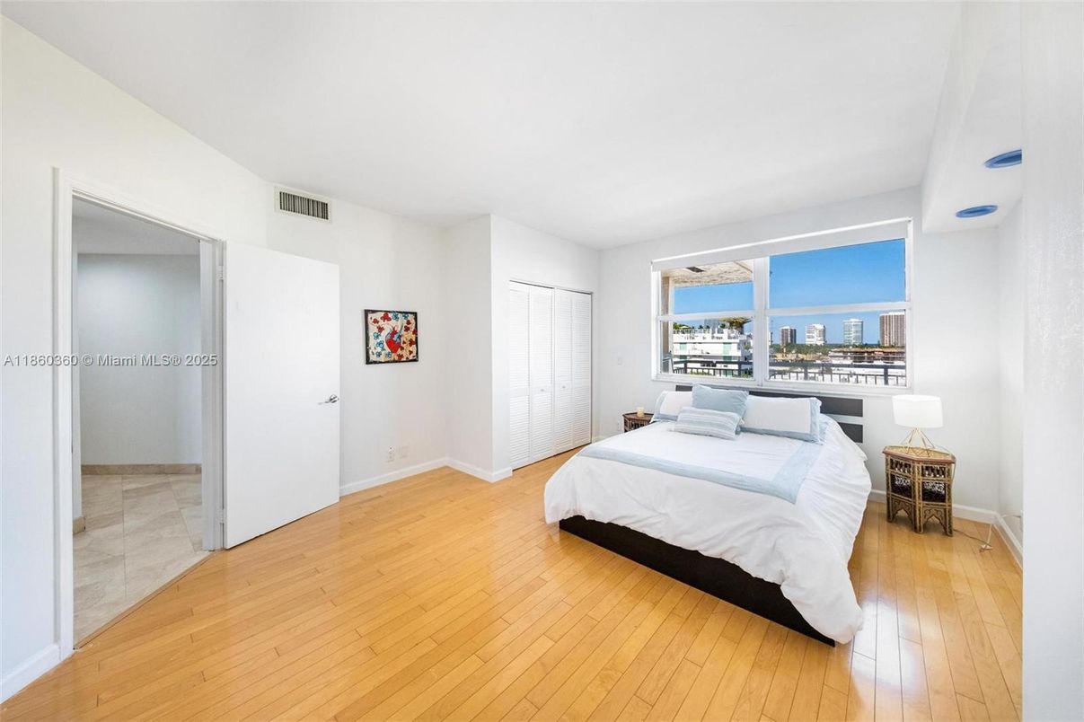 Bedroom, Interior, Water, Wood Texture Flooring