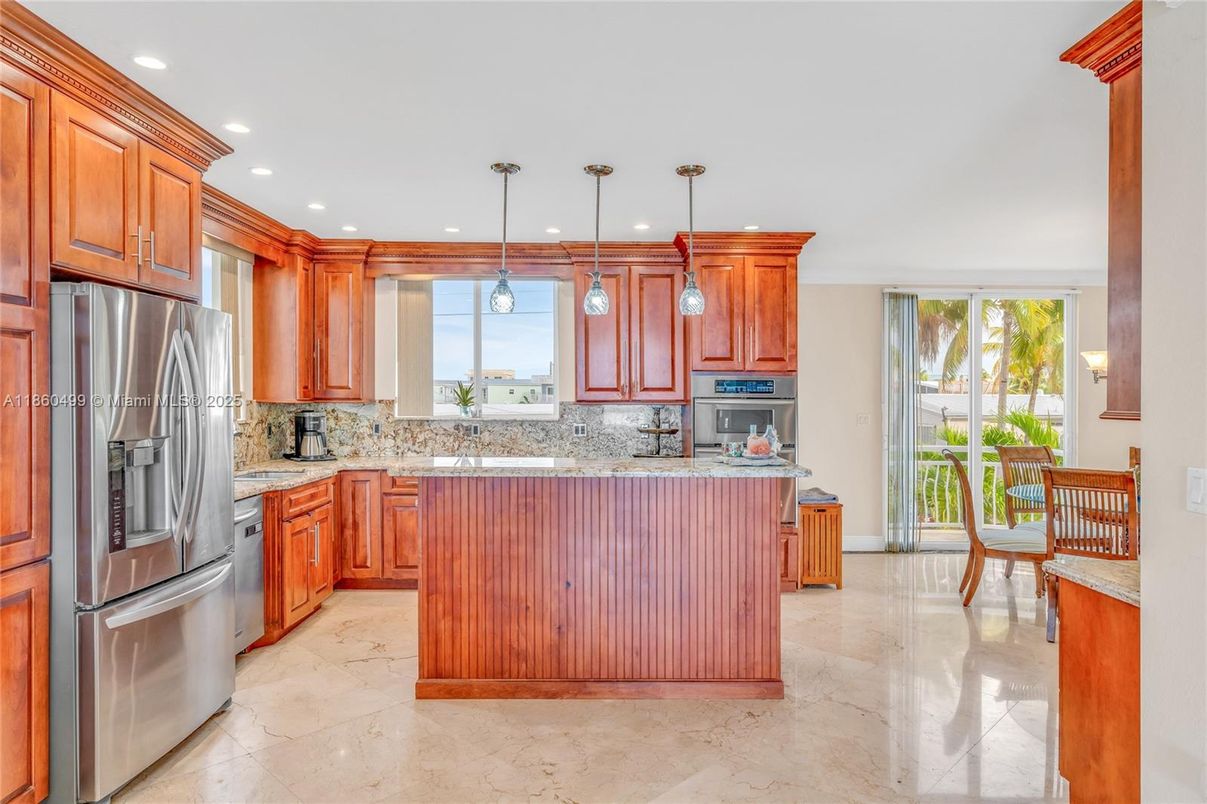 Dining room, Interior, Kitchen, Pendant Lights, Recessed Lighting, Stainless Steel Appliances