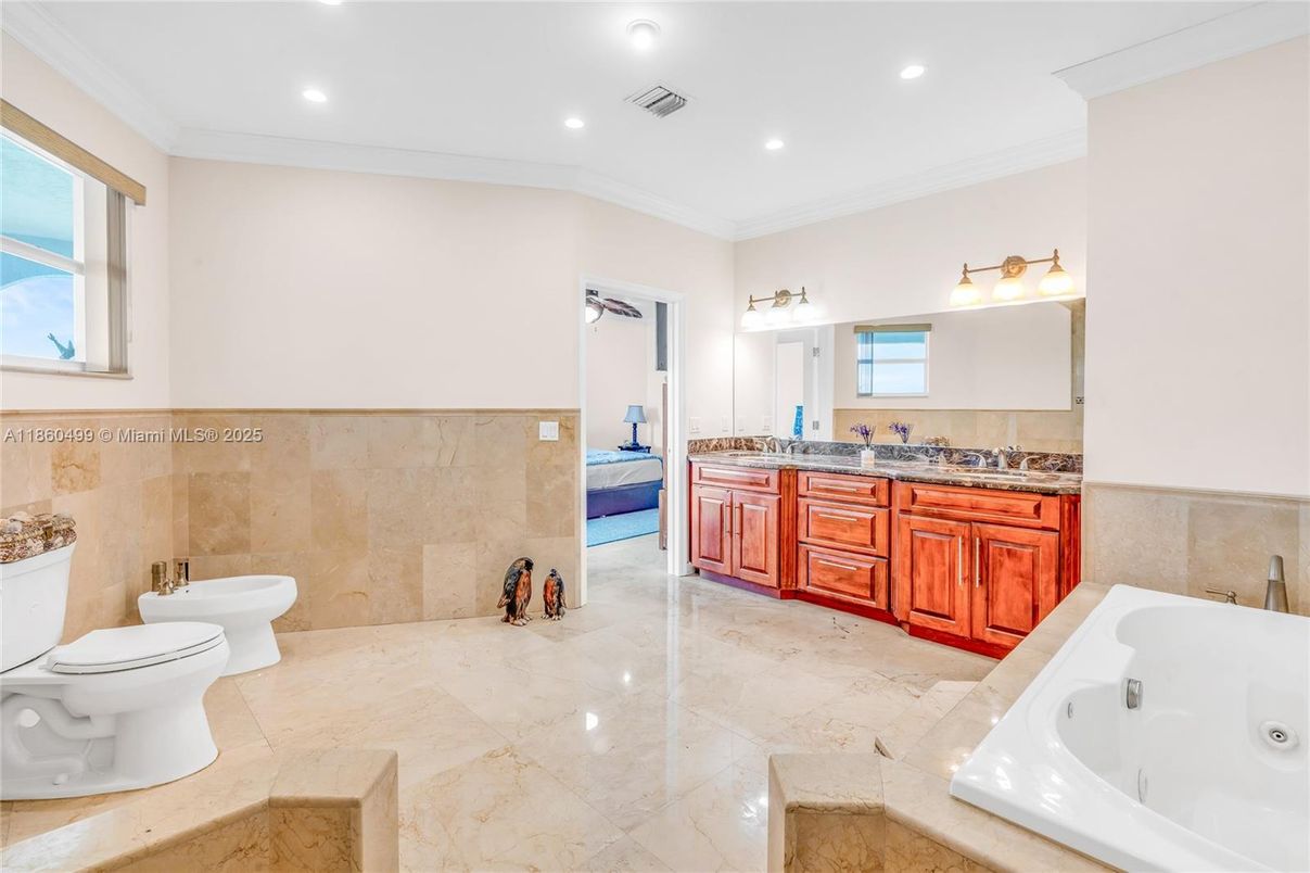 Bathroom, Dual Sink Vanities, Interior, Recessed Lighting