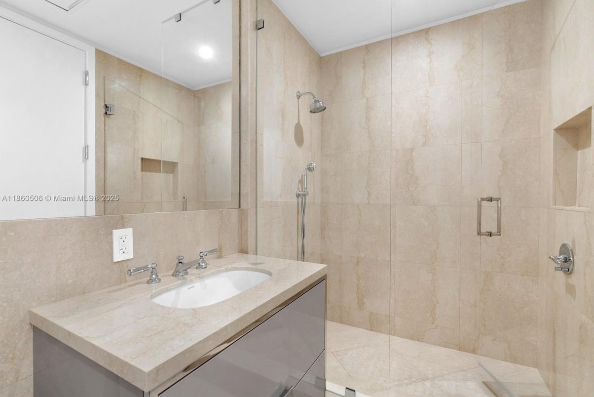 Bathroom, Interior, Recessed Lighting