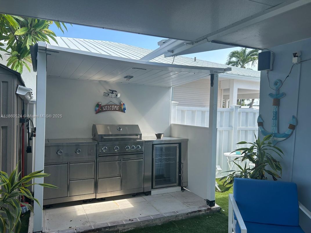 Exterior, Outdoor Kitchen