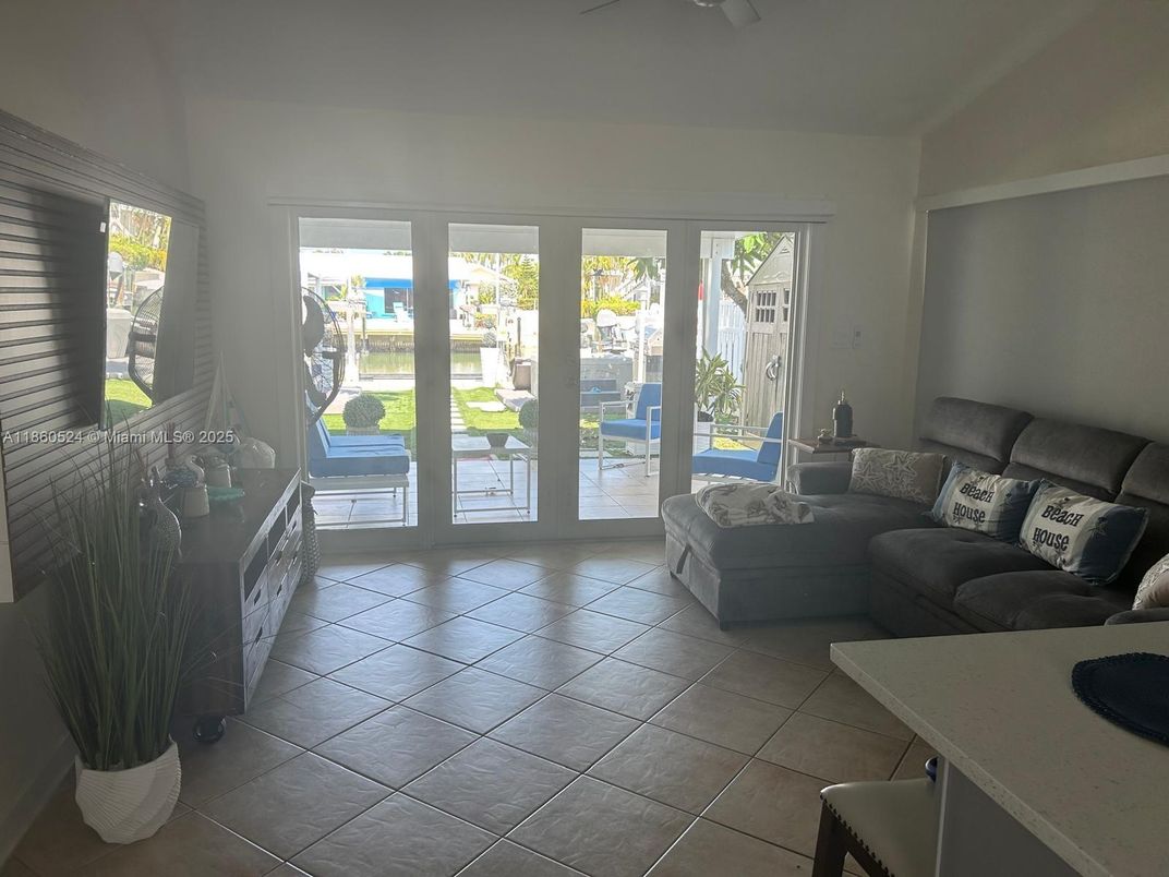 Interior, Living room, Water