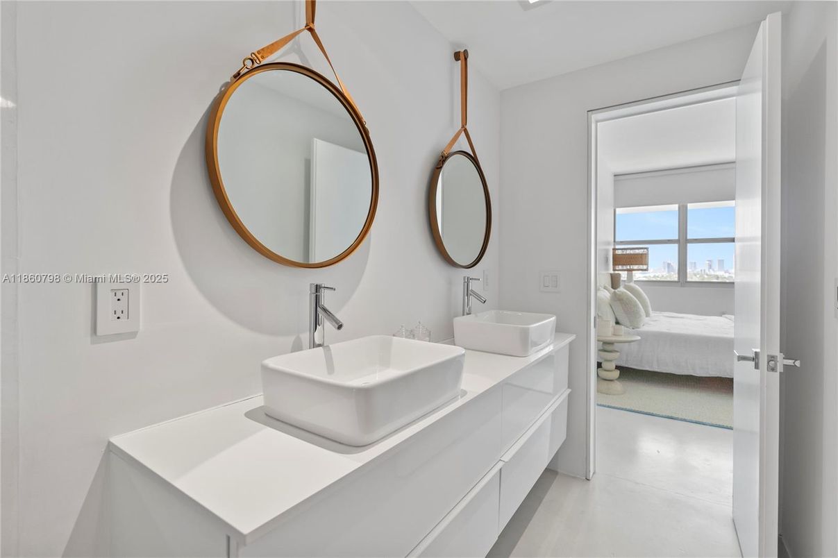 Bathroom, Dual Sink Vanities, Interior, Water