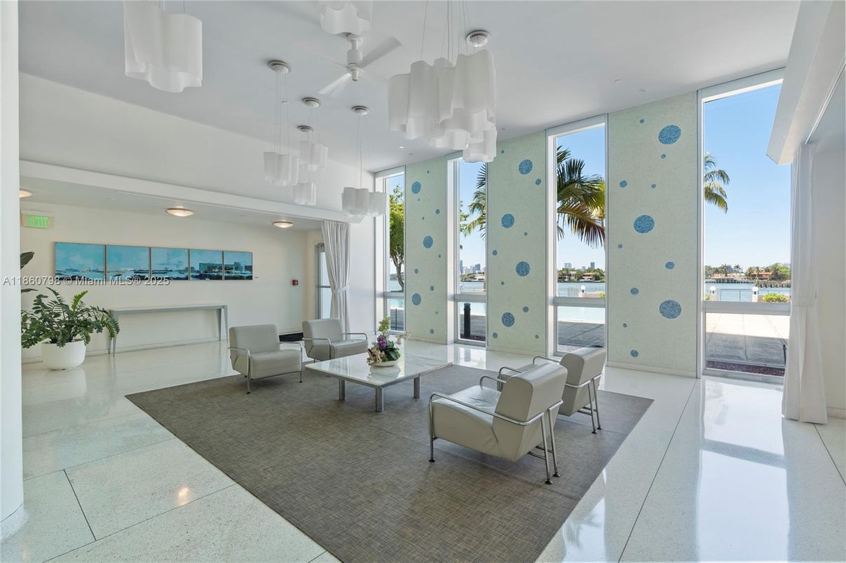 Interior, Living room, Pendant Lights, Recessed Lighting, Water