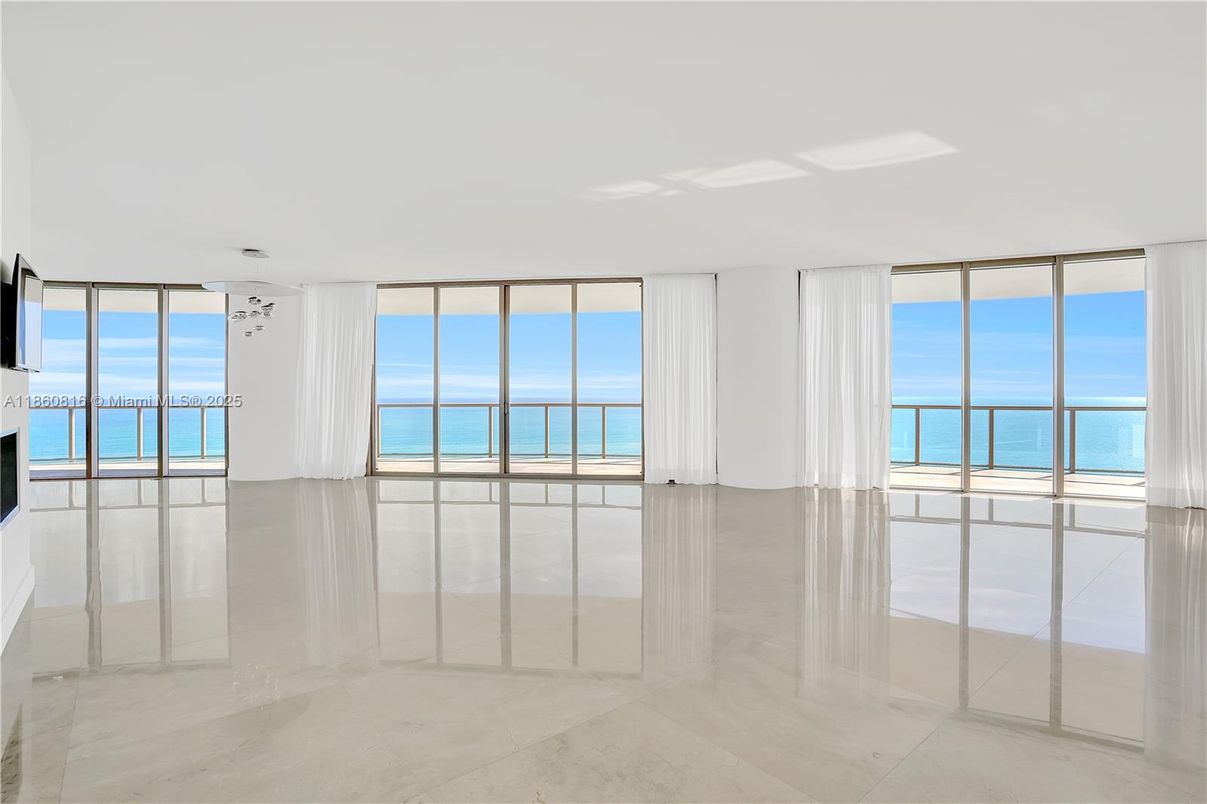 Empty room, Interior, Water