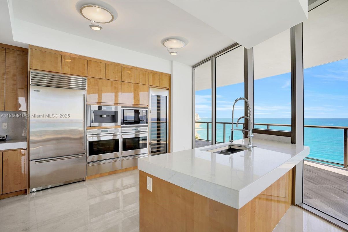 Interior, Kitchen, Stainless Steel Appliances, Water
