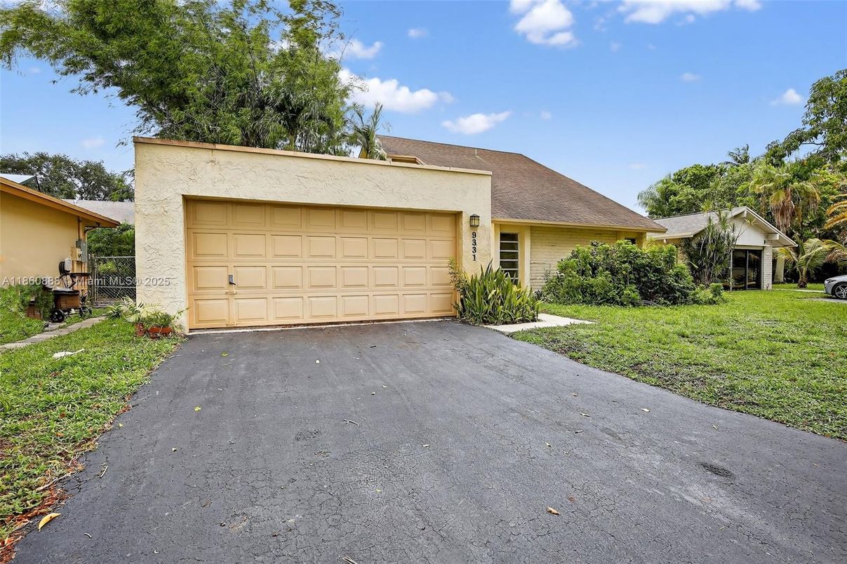 Detached Garage, Exterior