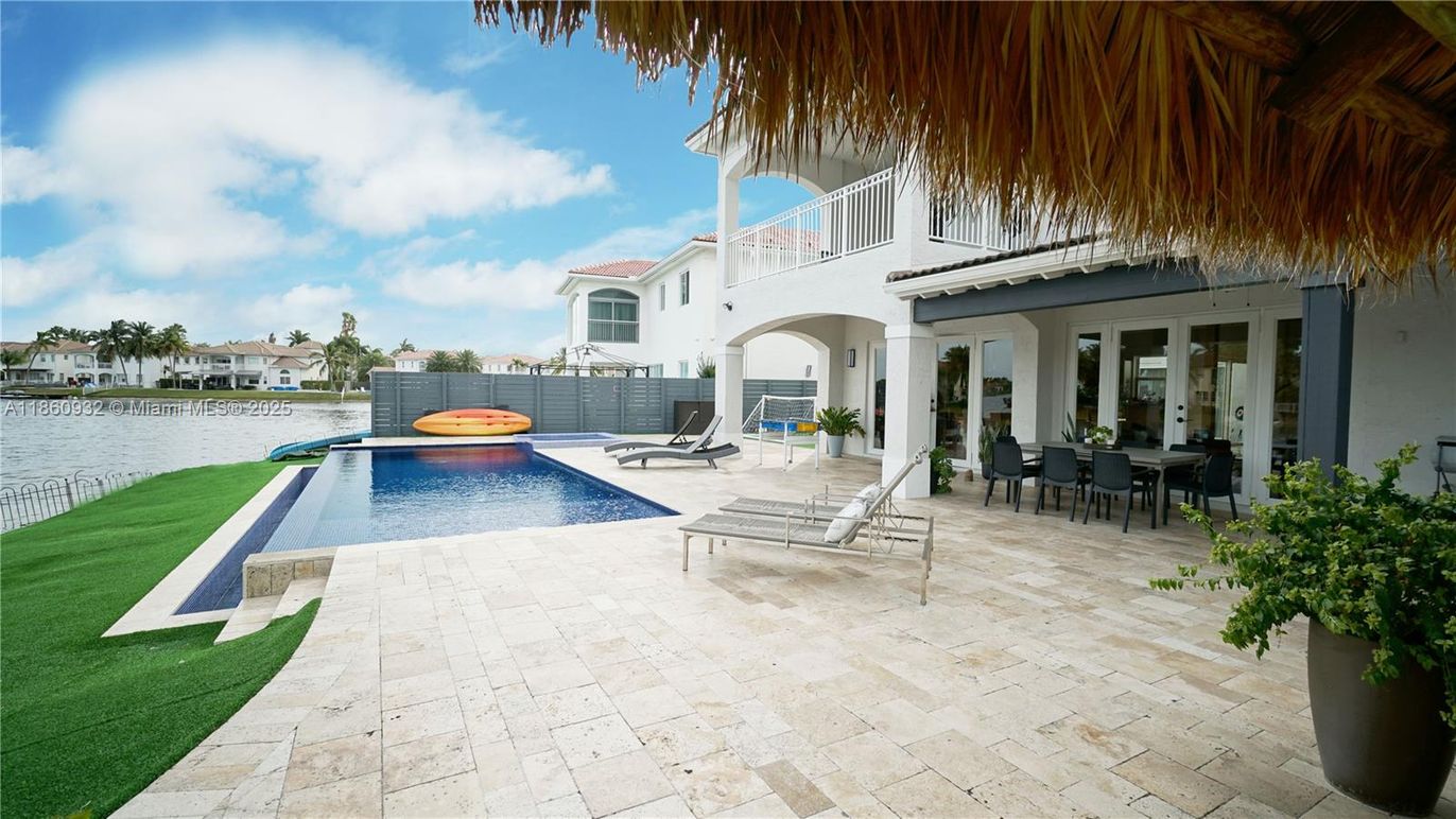 Exterior, Pool, Water
