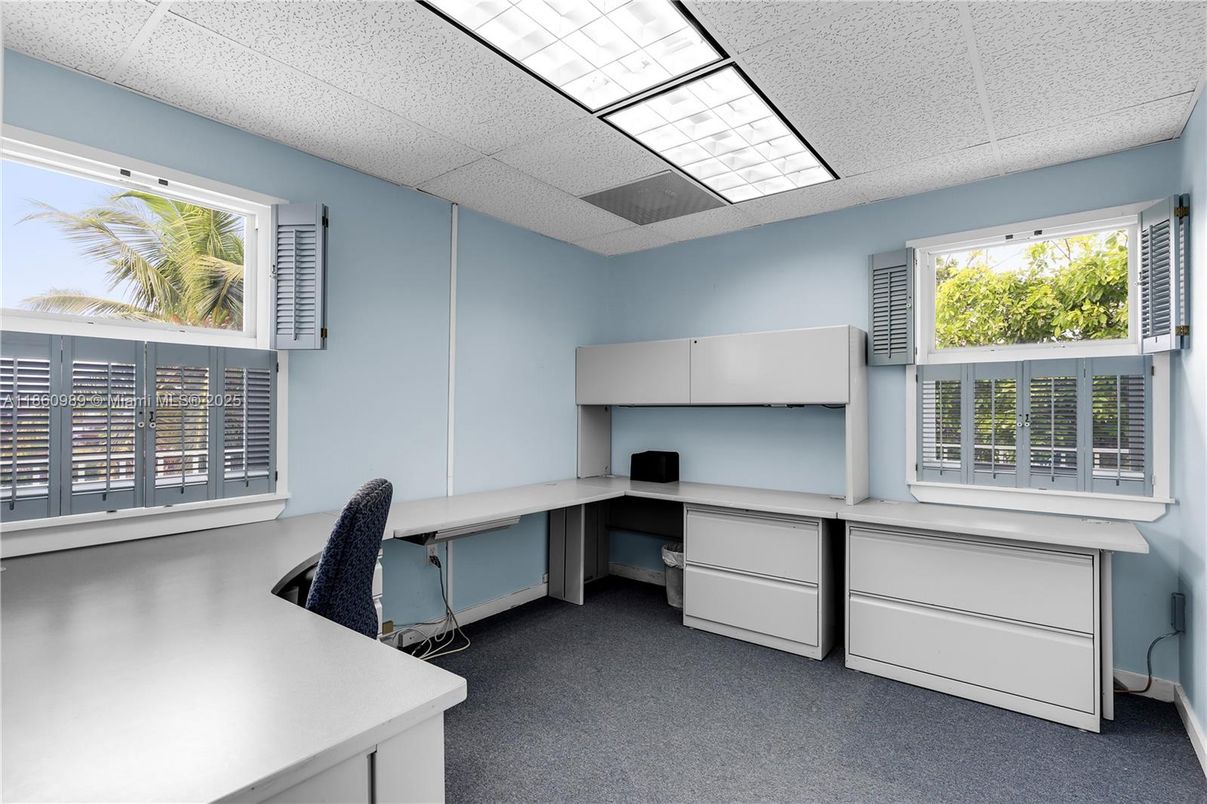 Home Office, Interior