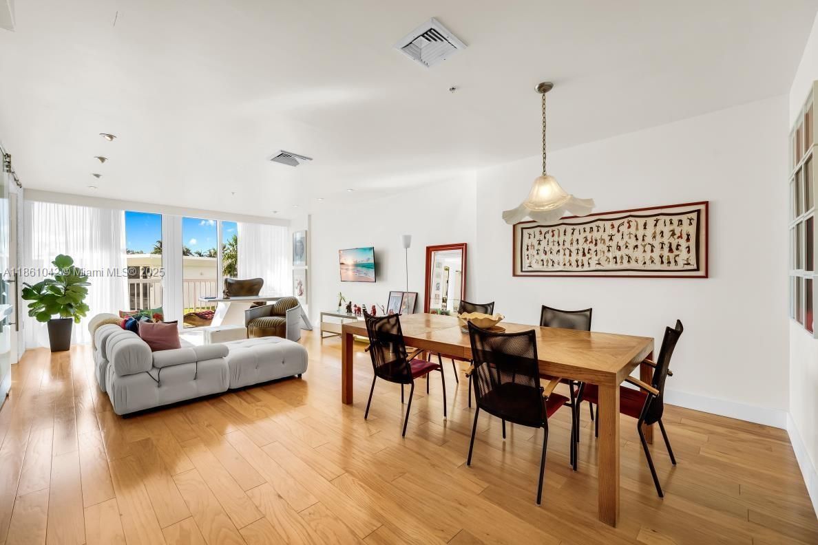 Dining room, Interior, Living room, Pendant Lights, Recessed Lighting, Wood Texture Flooring