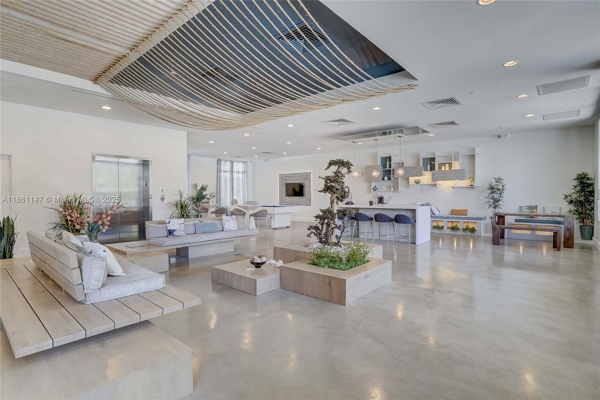 Interior, Living room, Pendant Lights, Recessed Lighting