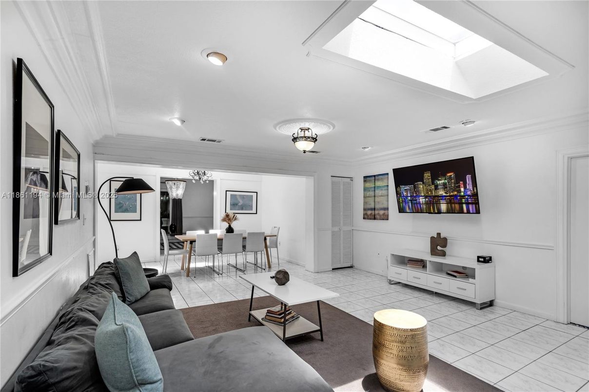 Dining room, Interior, Living room, Recessed Lighting