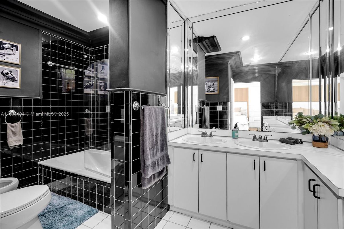 Bathroom, Interior, Recessed Lighting