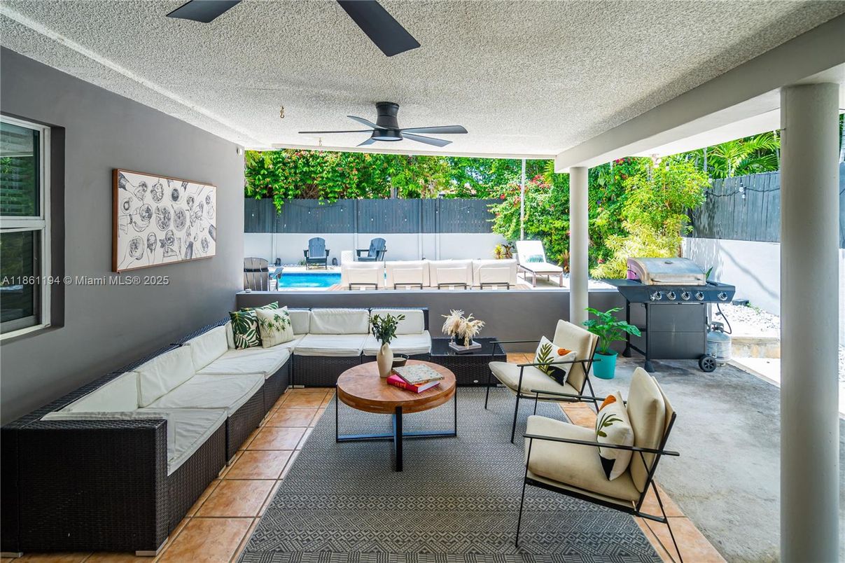 Exterior, Outdoor Kitchen
