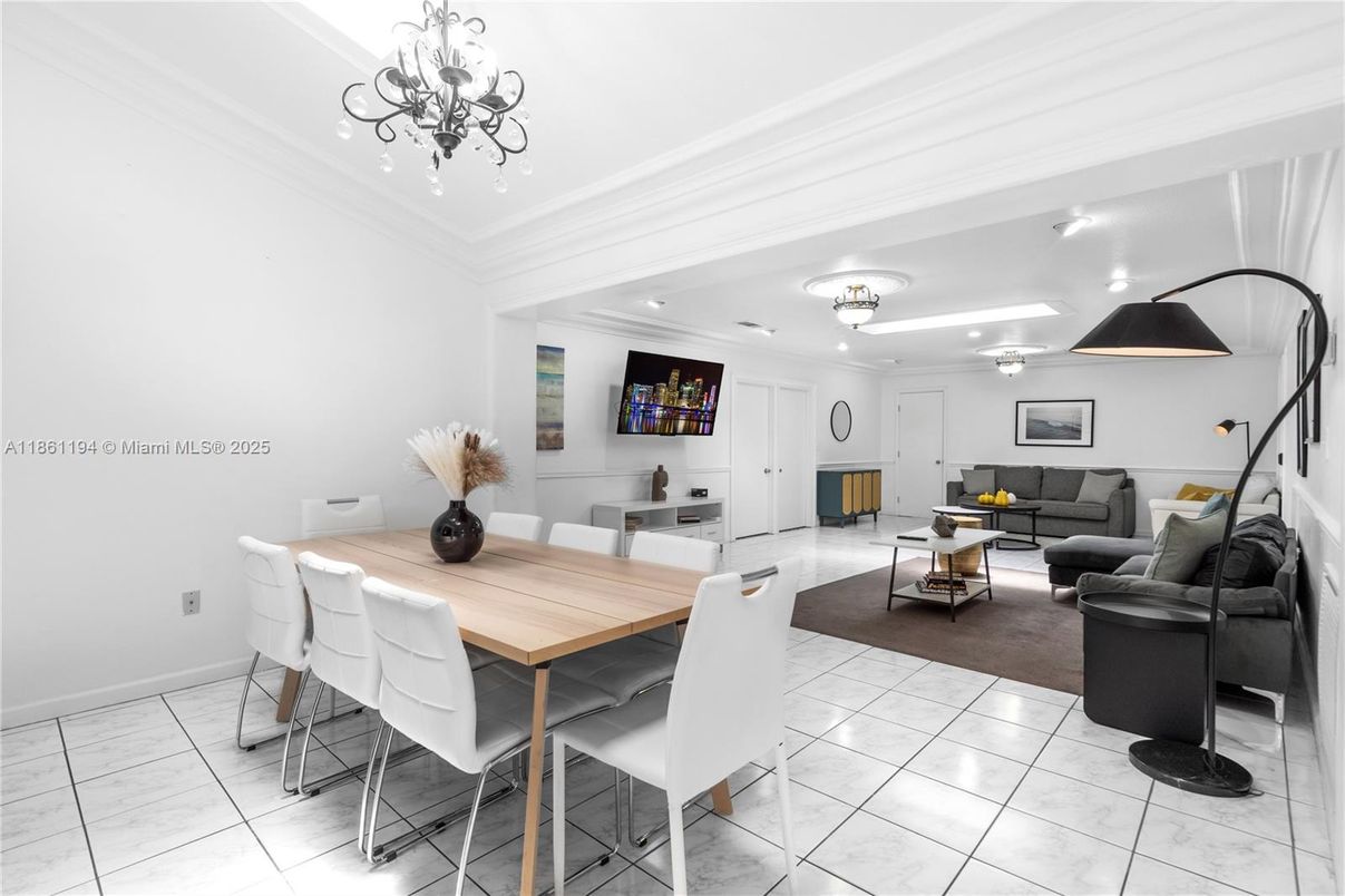 Dining room, Interior, Living room, Recessed Lighting
