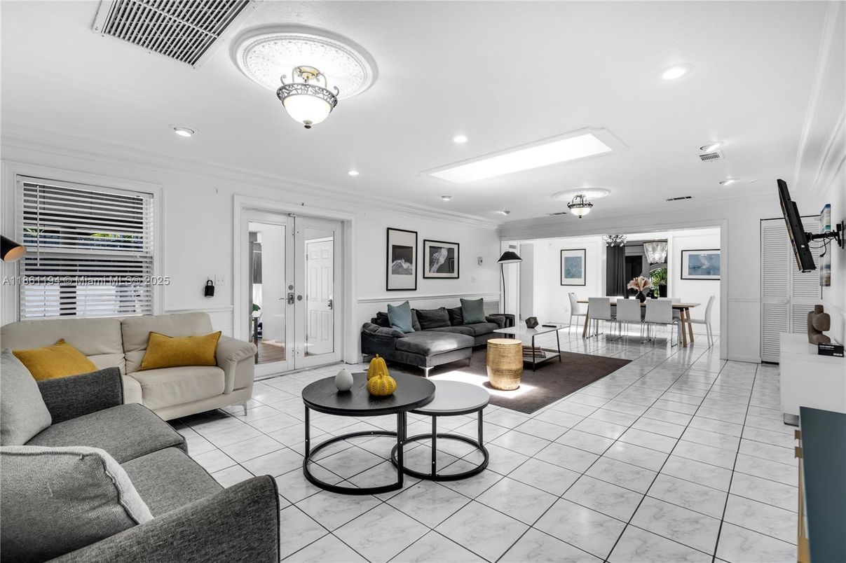 Dining room, Interior, Living room, Recessed Lighting