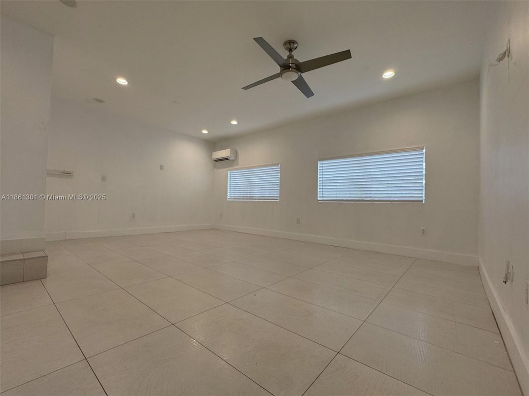 Empty room, Interior, Recessed Lighting