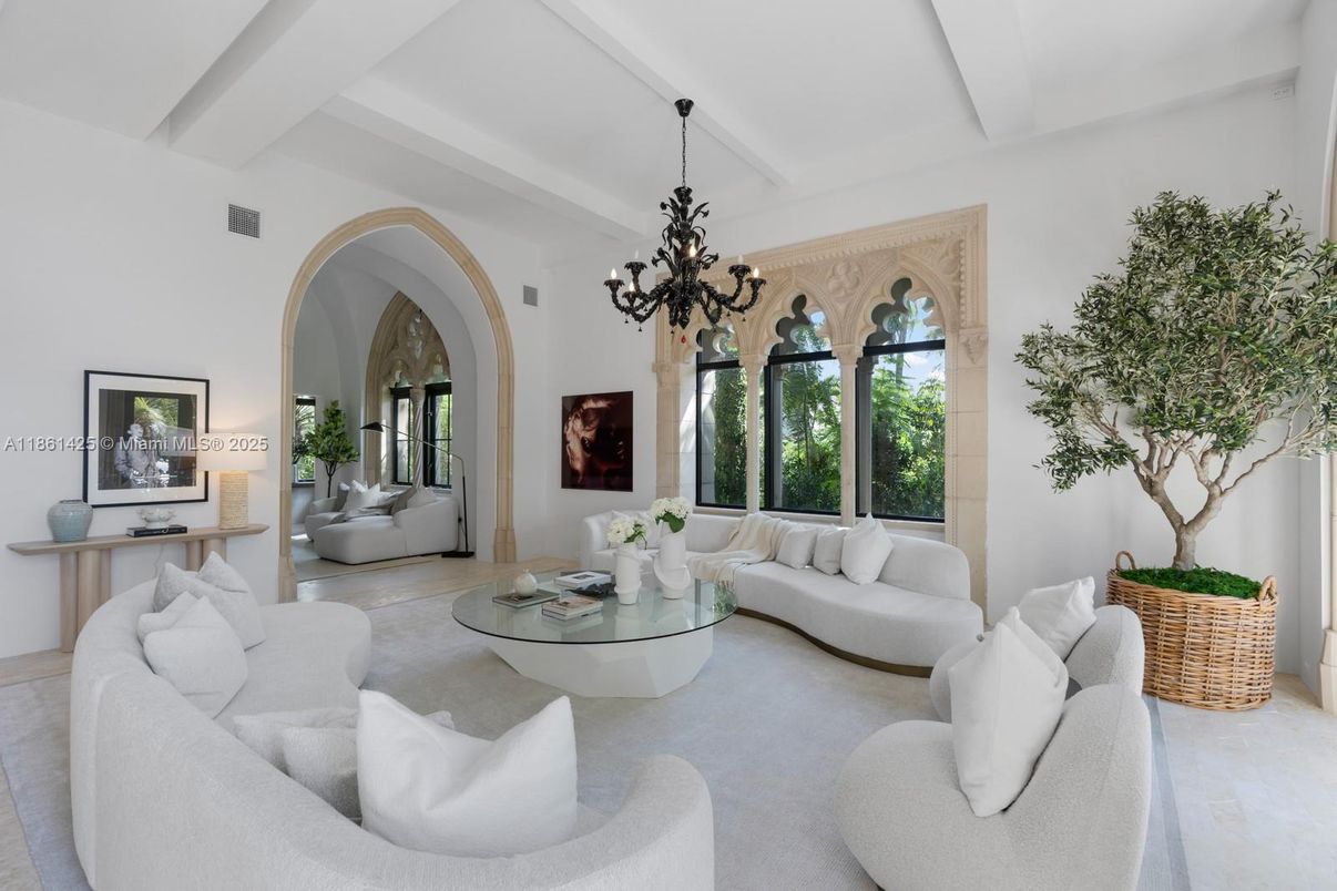 Chandelier, Interior, Living room