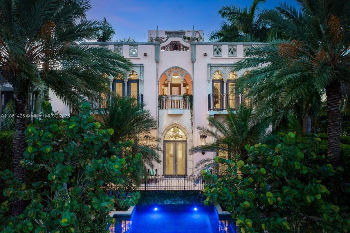 Exterior, Facade, Spanish Mediterranean