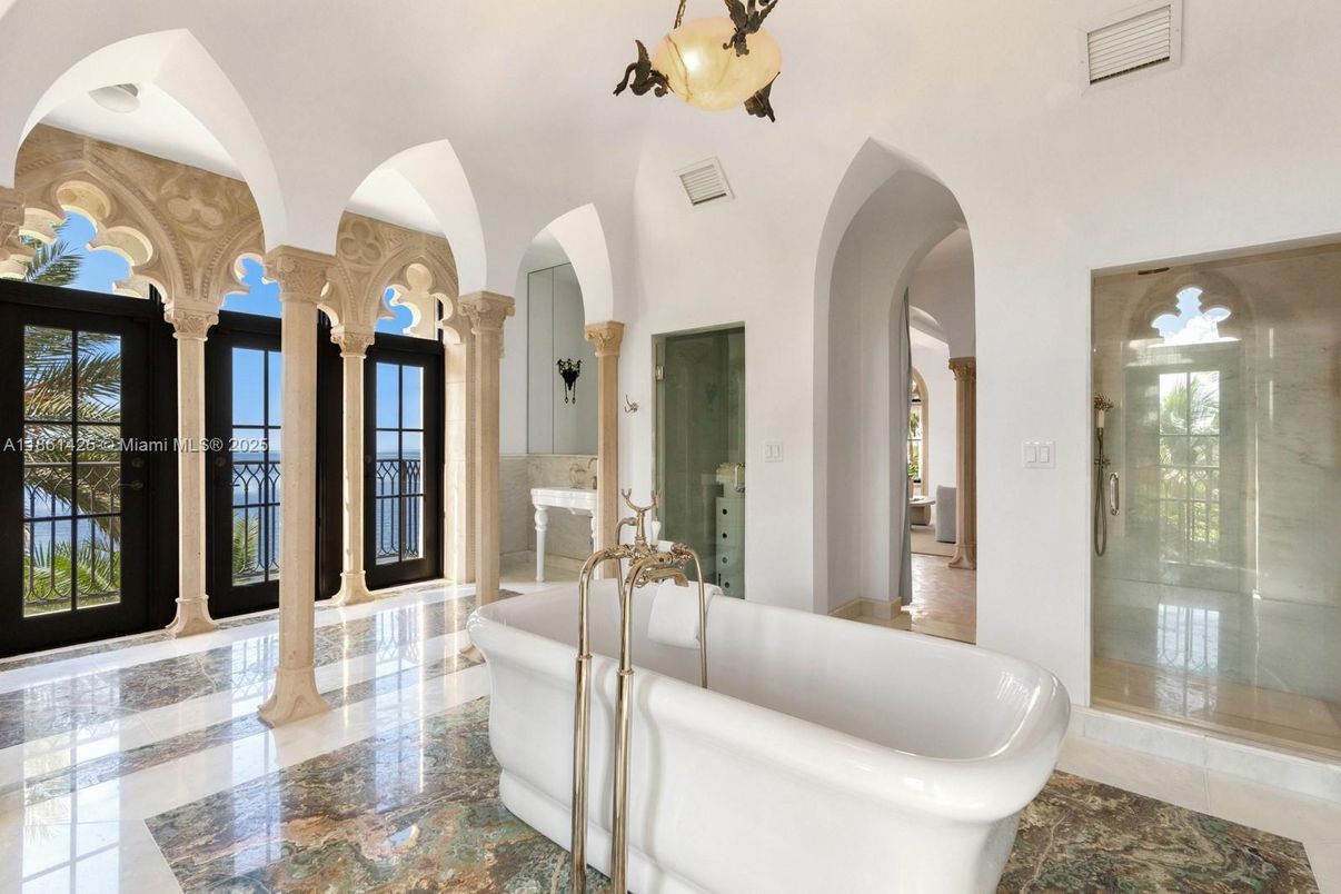 Bathroom, Free Standing Baths, Interior