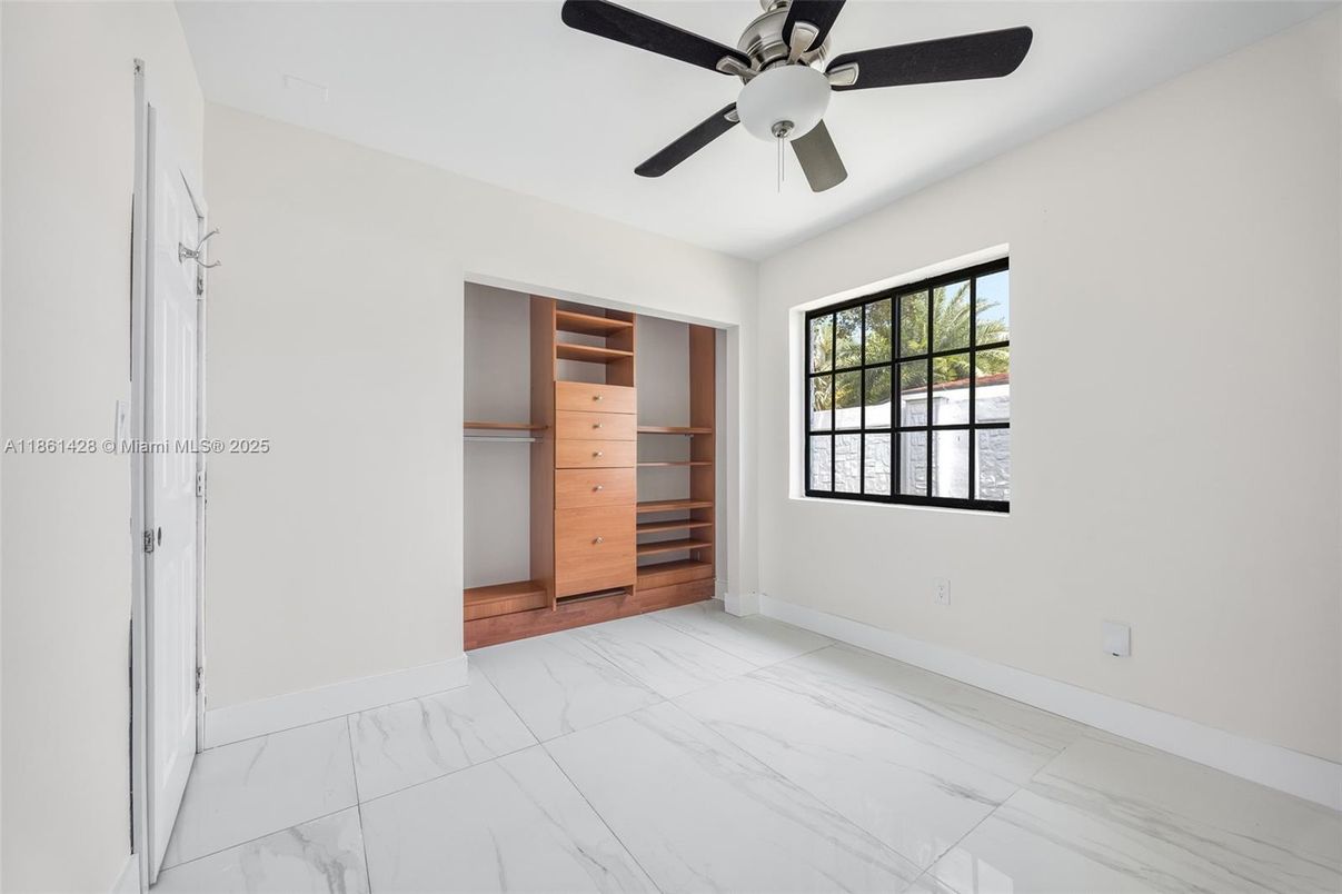 Empty room, Interior, Marble, Walk-in Closets