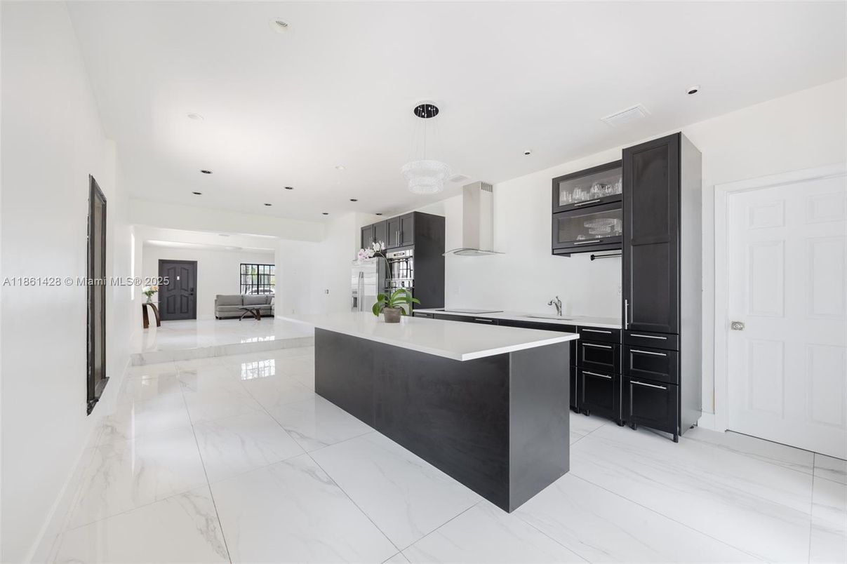 Interior, Kitchen, Marble, Pendant Lights, Recessed Lighting